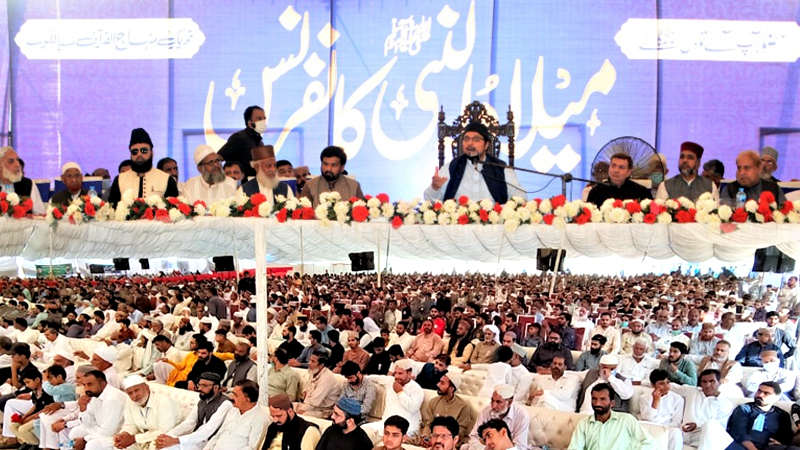 Dr Hussain Qadri addresses Milad un Nabi conference in Sialkot
