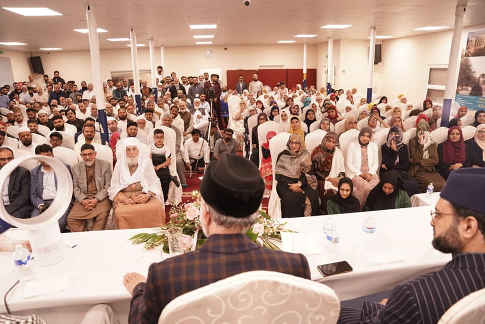 Dr Muhammad Tahir-ul-Qadri meets donors in Bradford