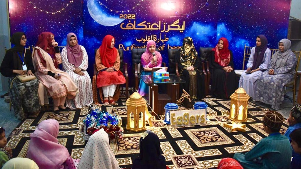 Mrs. Fizzah Hussain Qadri talks to social media activists