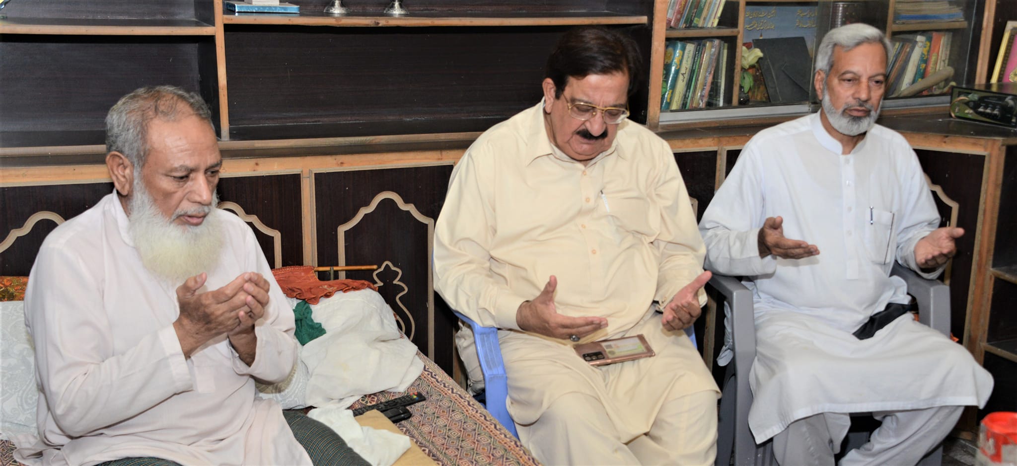 Khurram Nawaz Gandapur meets model town martyrs family