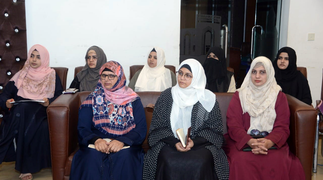 Dr Tahir ul Qadri addresses meeting with central leaders of MQI