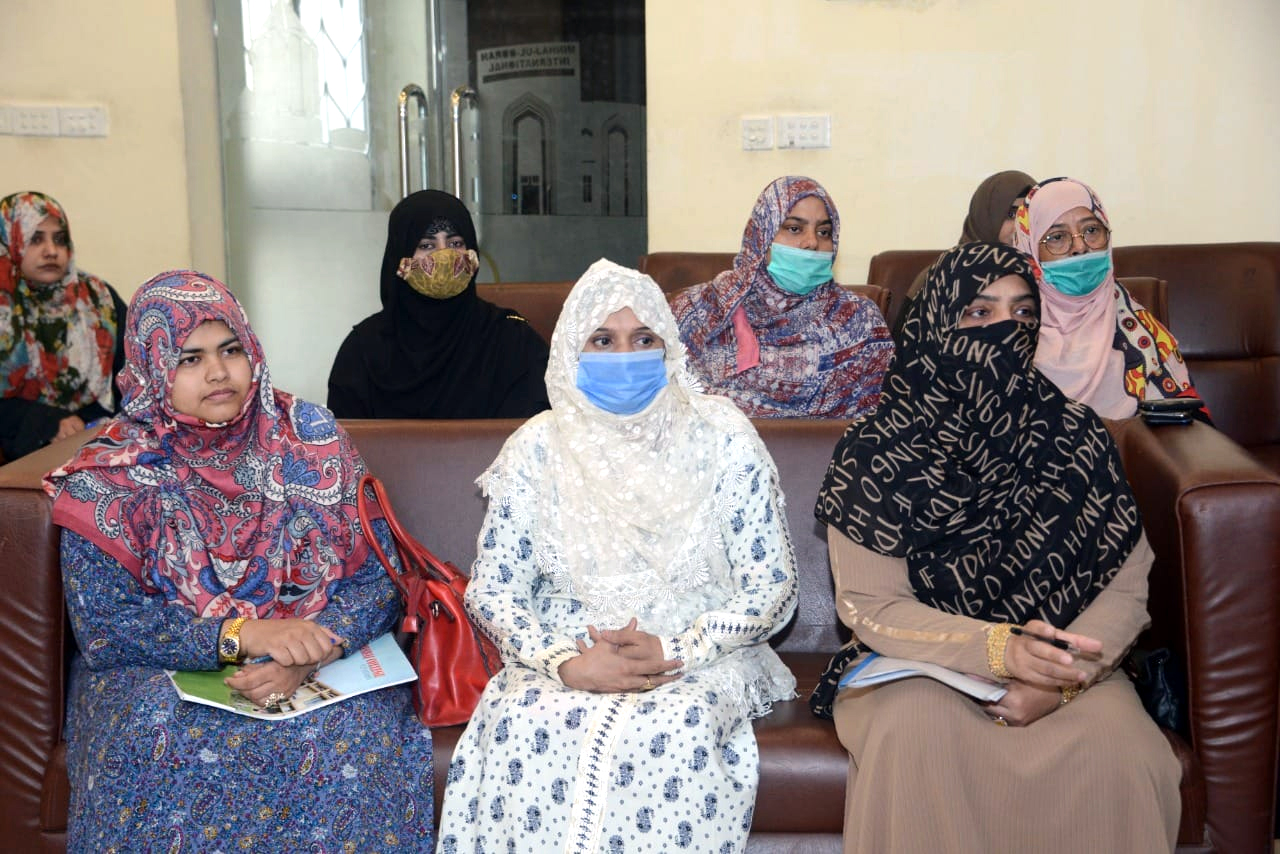 Dr Tahir ul Qadri addresses meeting with central leaders of MQI