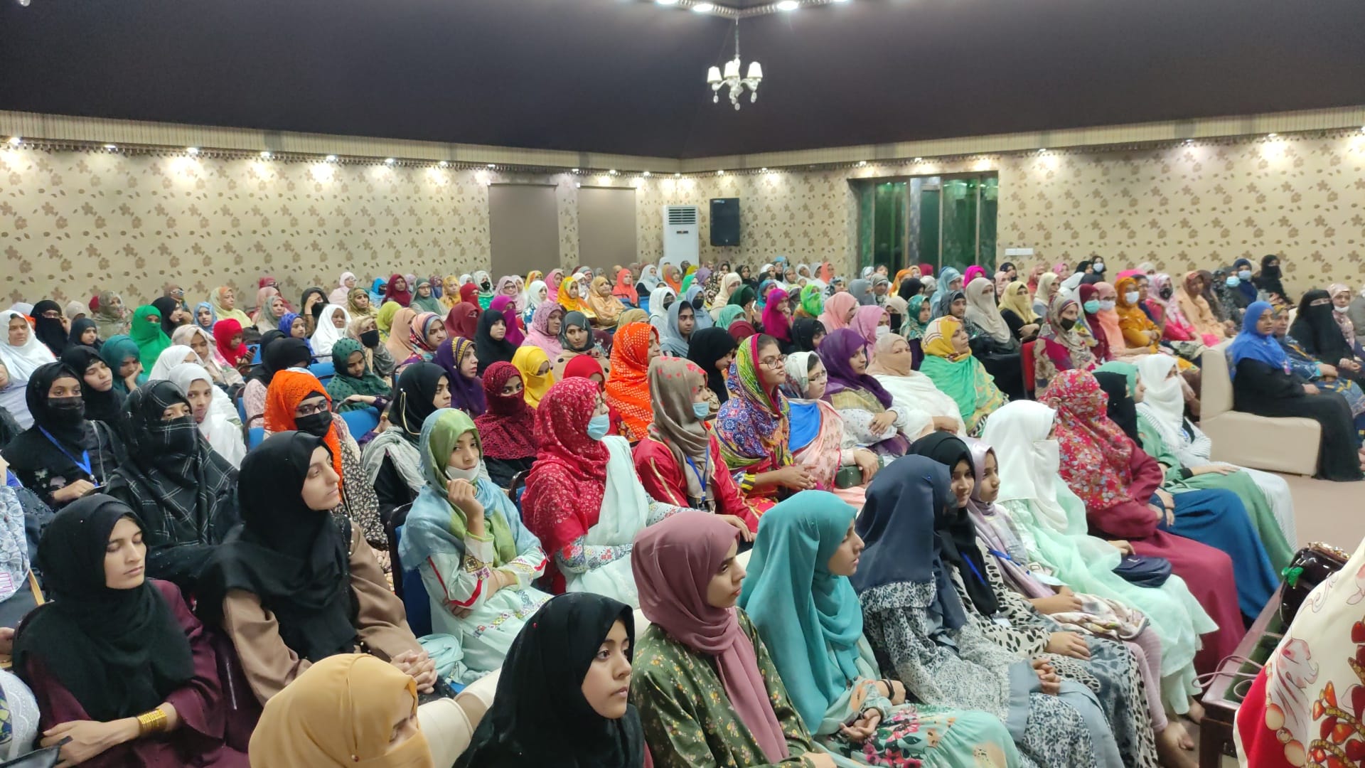 Dr Ghazala Qadri holds a session with female residents of Itikaf City - 2