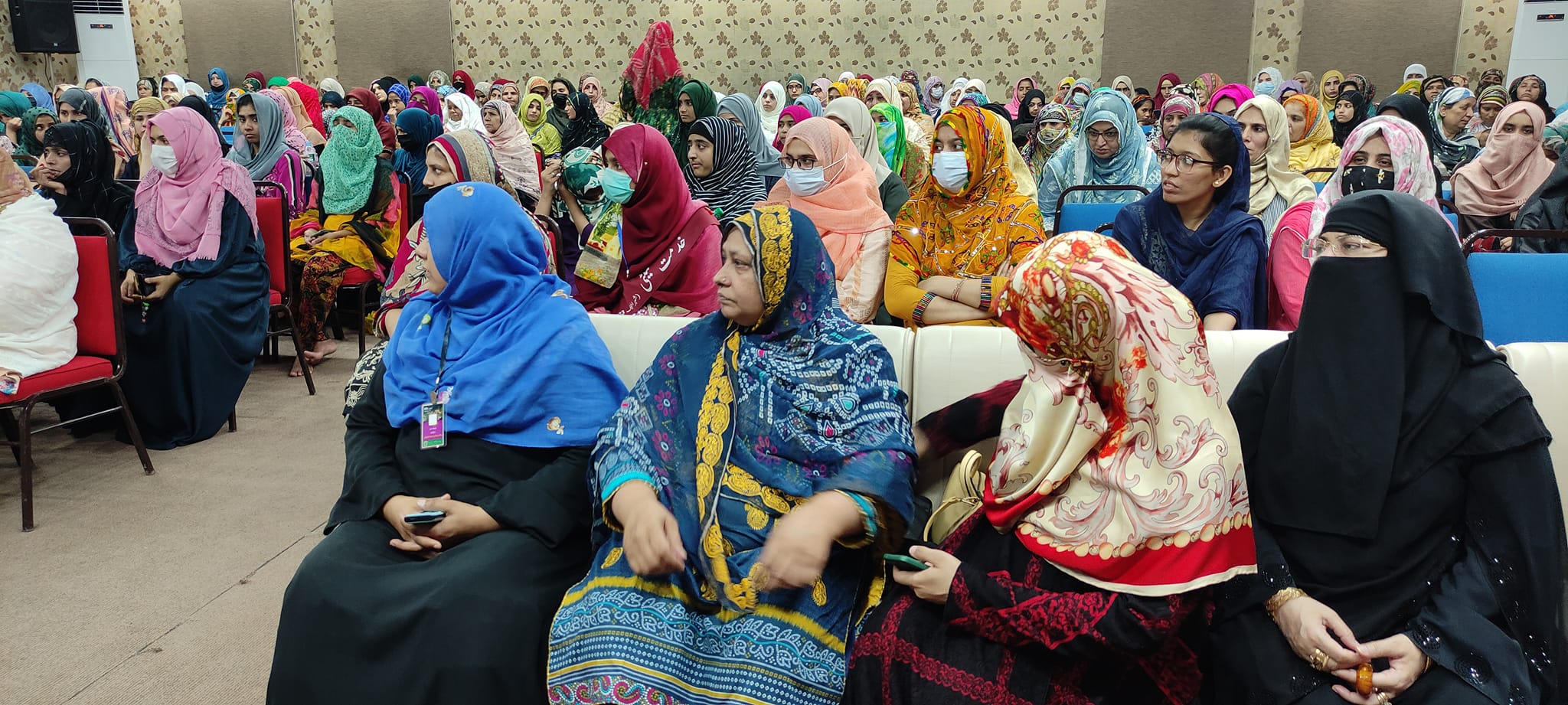 Dr Ghazala Qadri holds a session with female residents of Itikaf City - 5
