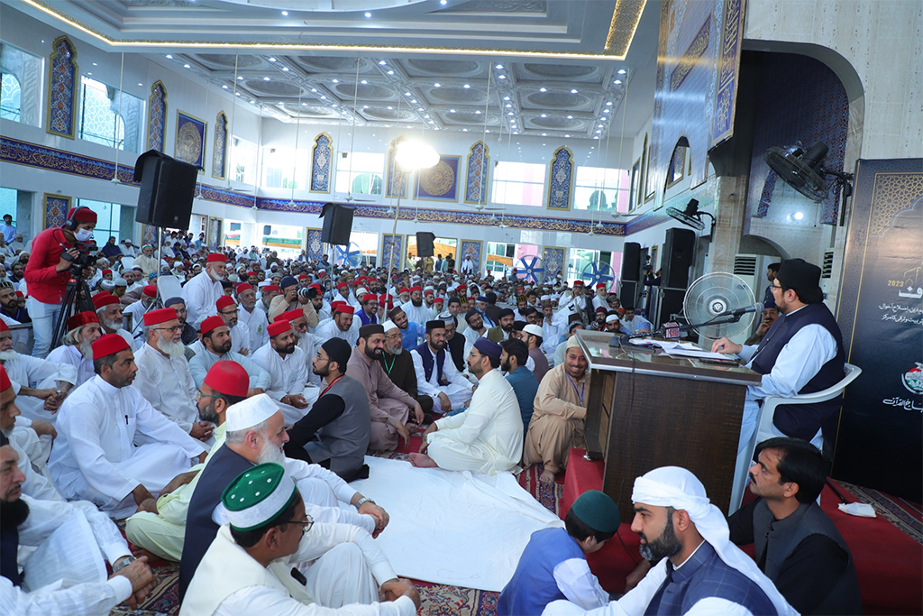 Dr Hussain Qadri addressing Jummah in Itikaf City