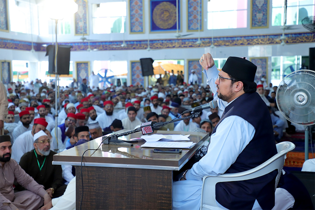 Dr Hussain Qadri addressing Jummah in Itikaf City