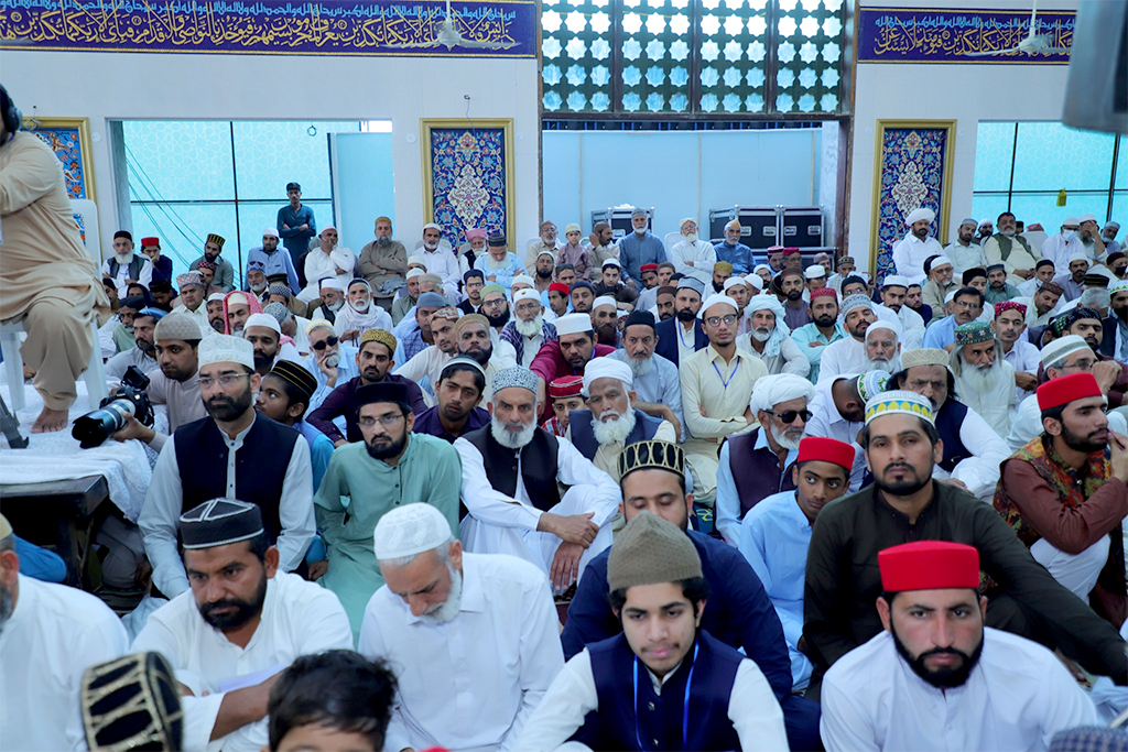 Dr Hussain Qadri addressing Jummah in Itikaf City