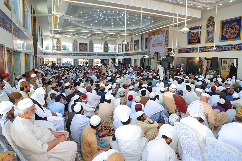 Dr Hussain Qadri addressing Jummah in Itikaf City