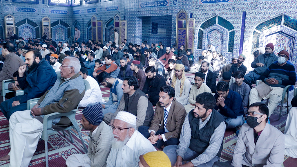 Dr Hussain Qadri adressing Khutba Jummah in Jamia Shaykh ul Islam