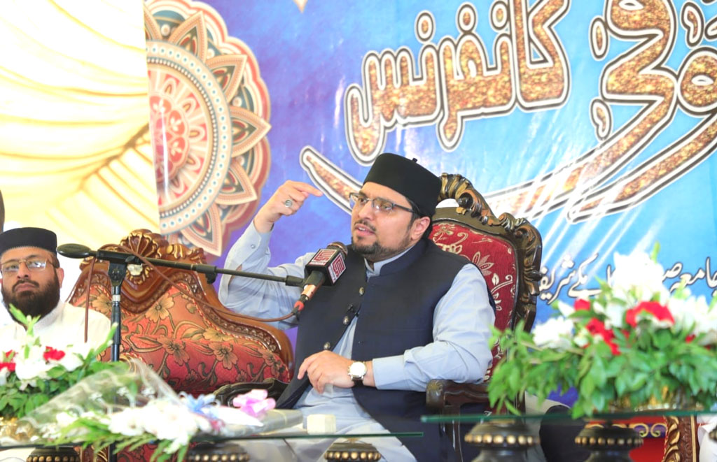 dr hussain qadri addressing sufi conference