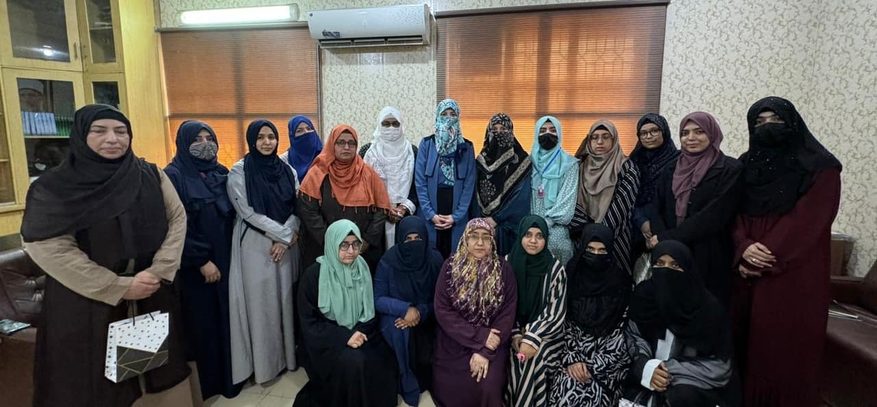 Dr. Ghazala Qadri Applauds Itikaf Scholars for Dedication to Teaching Mutakifat