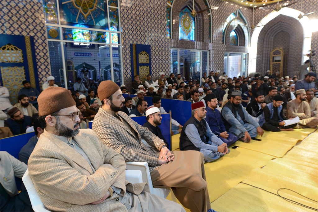 Dr-Hussain-Qadri adressing Khutba Jummah in Jamia Shaykh ul Islam