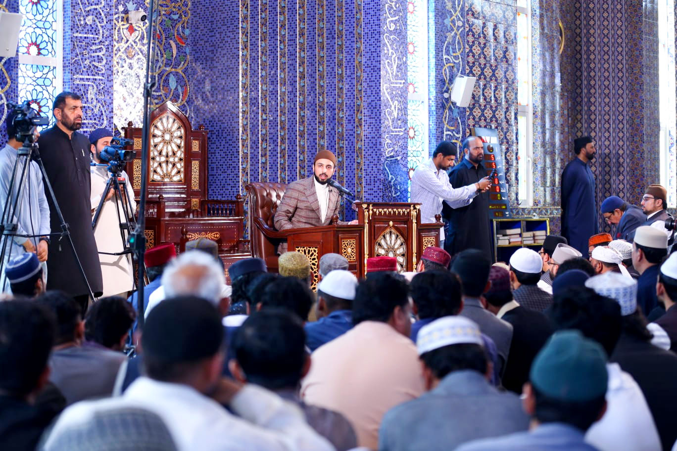 Shaykh Hammad Mustafa addressing Jummah gathering