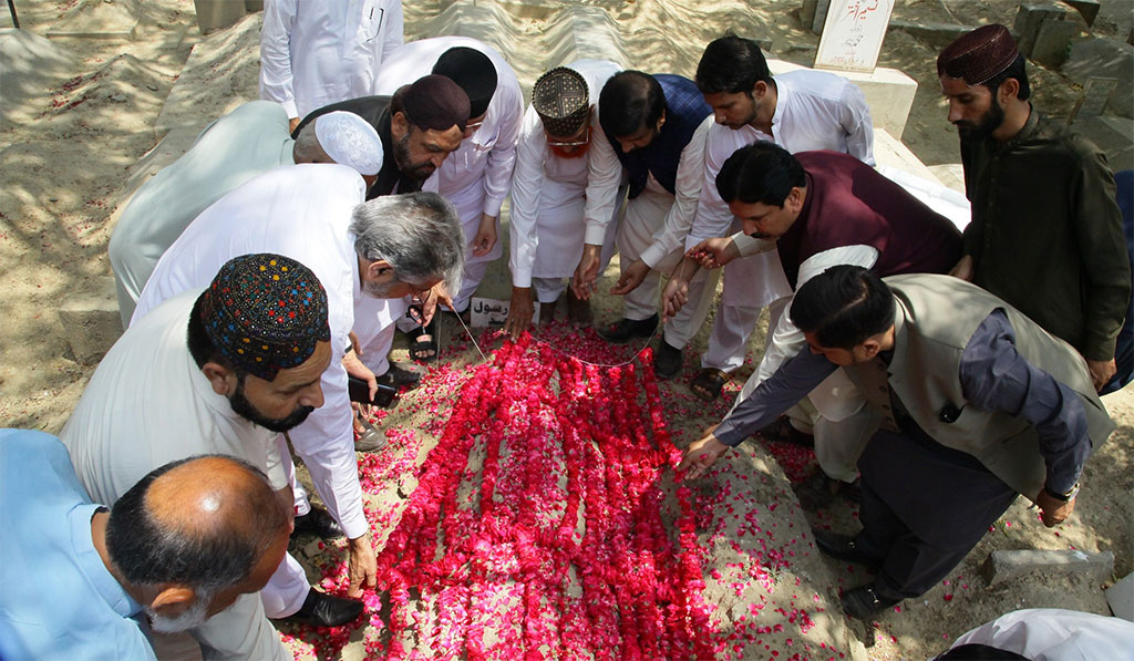 Team MQi Arrived on graves and Prayed for Shaheedan e Model Town