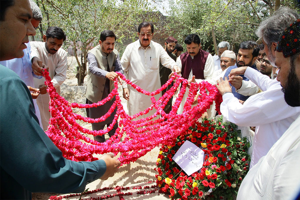 Team MQi Arrived on graves and Prayed for Shaheedan e Model Town