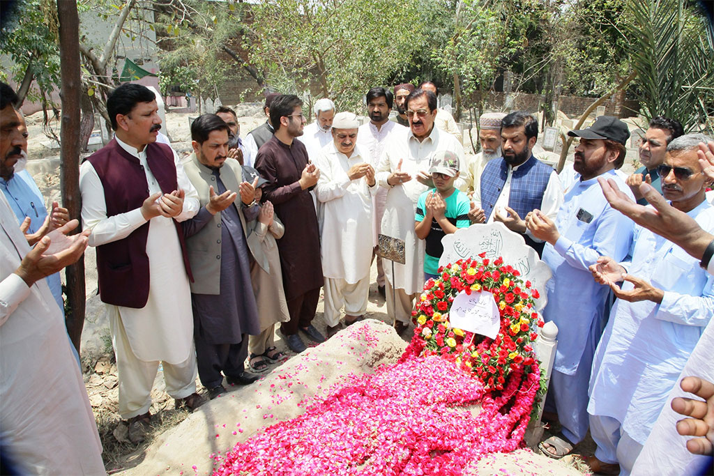 Team MQi Arrived on graves and Prayed for Shaheedan e Model Town