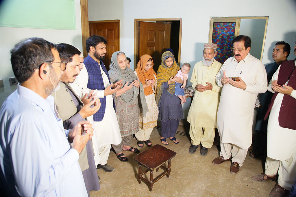 Team MQi Arrived on graves and Prayed for Shaheedan e Model Town