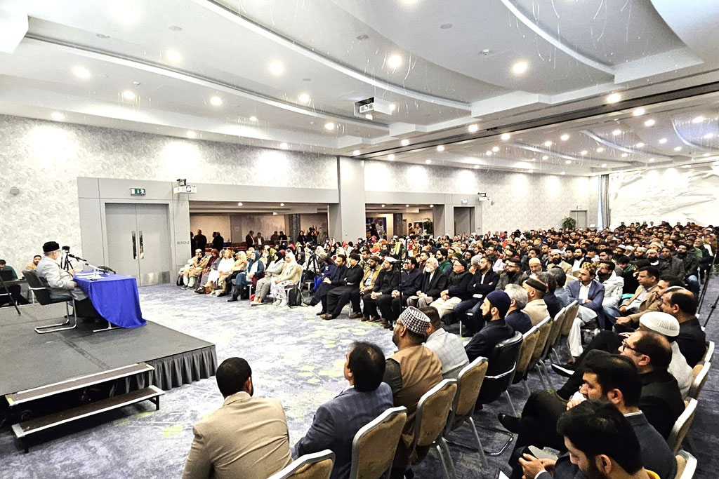 shaykh ul islam addresses at  crown plaza hotel