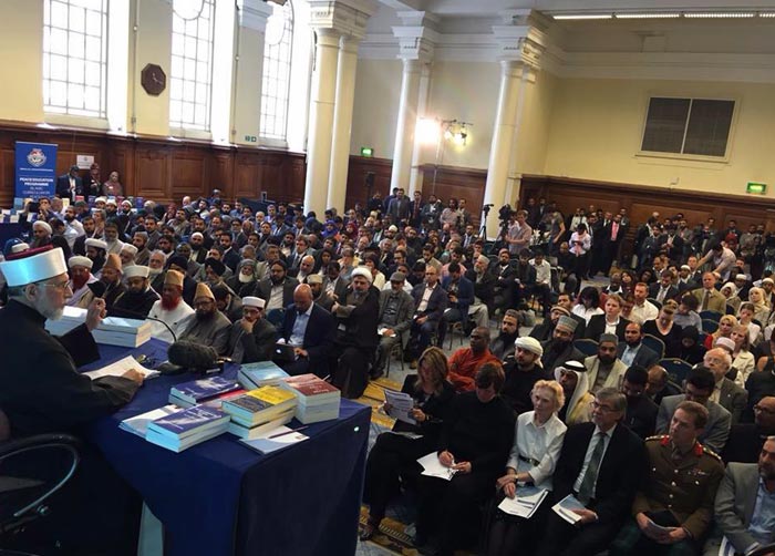 Pakistani cleric launches anti-ISIS curriculum in Britain