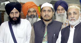 سکھ یاتریوں کے بیساکھ میلے میں منہاج القرآن کے قائدین کی شرکت