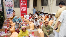 منہاج ویلفیئر فاؤنڈیشن کے تحت کم آمدنی والے خاندانوں کو عید پیکج کی تقسیم