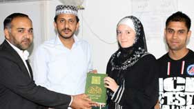 منہاج القرآن انٹرنیشنل (گارج لے گونس، فرانس) میں فرنچ لڑکی کے قبول اسلام کی تقریب