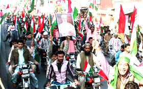 فیصل آباد : تحریک منہاج القرآن کے زیراہتمام ''سیاست نہیں ریاست بچاؤ'' موٹر سائیکل ریلی