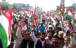 کرپٹ انتحابی نظام کے خلاف پاکستان عوامی تحریک گجرات کے زیراہتمام ریلی