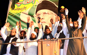 اسلام آباد: مختلف مکاتب فکر کے علماء کی ڈاکٹر طاہرالقادری سے انقلاب مارچ میں ملاقات