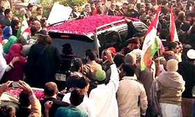 Dr Tahir-ul-Qadri’s arrives in Pakistan to a warm welcome