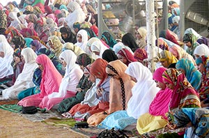 خواتین اعتکاف گاہ میں نماز جمعہ کا اجتماع