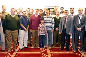 Army delegation visits Mosque to strengthen its relationship with community