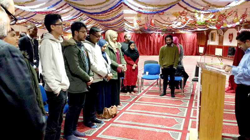 MQI (London) observes one minute’s silence for Holocaust victims