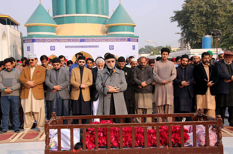 Dr Tahir-ul-Qadri leads funeral prayer for the mother of Jawad Hamid