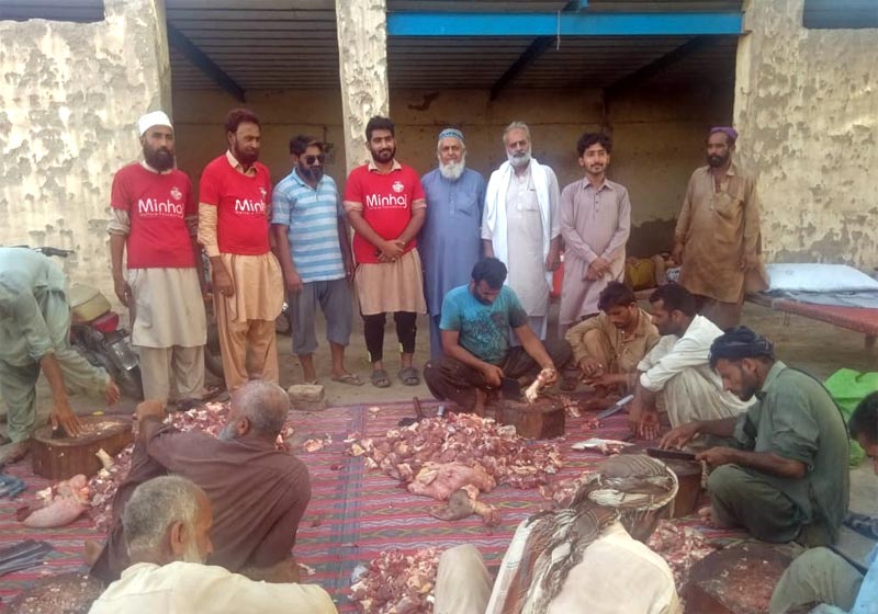 منڈی یزمان، بہاولپور: منہاج ویلفیئر فاؤنڈیشن کے زیراہتمام اجتماعی قربانی، مستحقین میں گوشت کی تقسیم