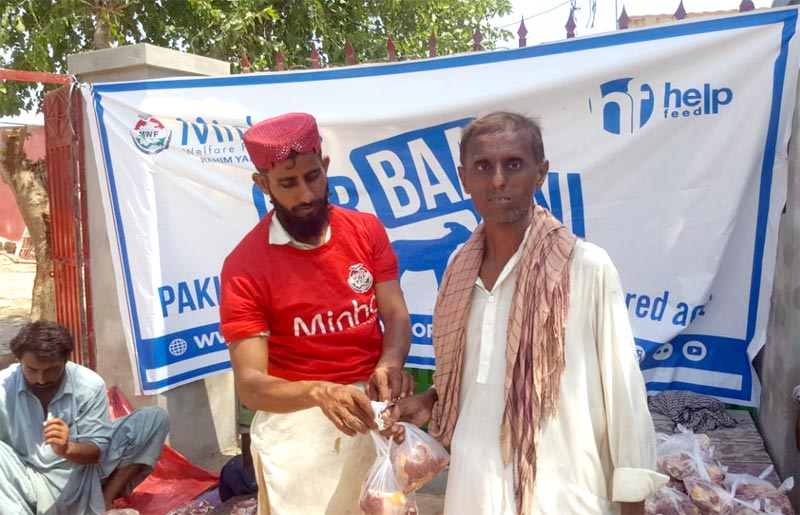 رحیم یار خان (ہیڈ کوارٹر): منہاج ویلفیئر فاؤنڈیشن کے زیراہتمام اجتماعی قربانی، مستحقین میں گوشت کی تقسیم