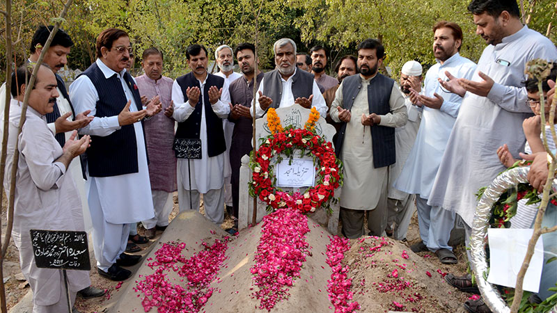 تحریک منہاج القرآن کے رہنماؤں کی شہدائے ماڈل ٹاون کے قبروں پر حاضری